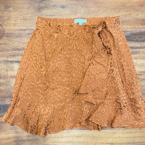 Such a cute copper leopard/cheetah print wrap skirt! - Picture 3 of 6